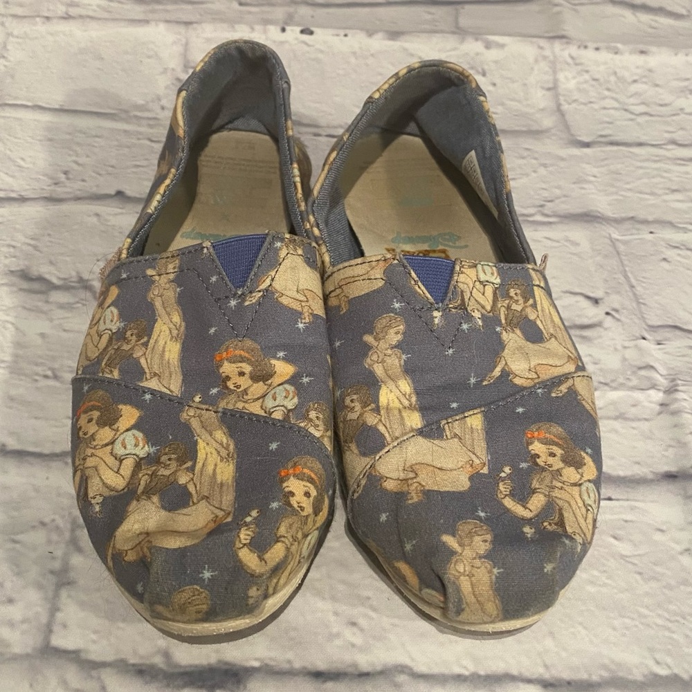 DISNEY x TOMS Womens 7.5 Slip On Canvas Flats